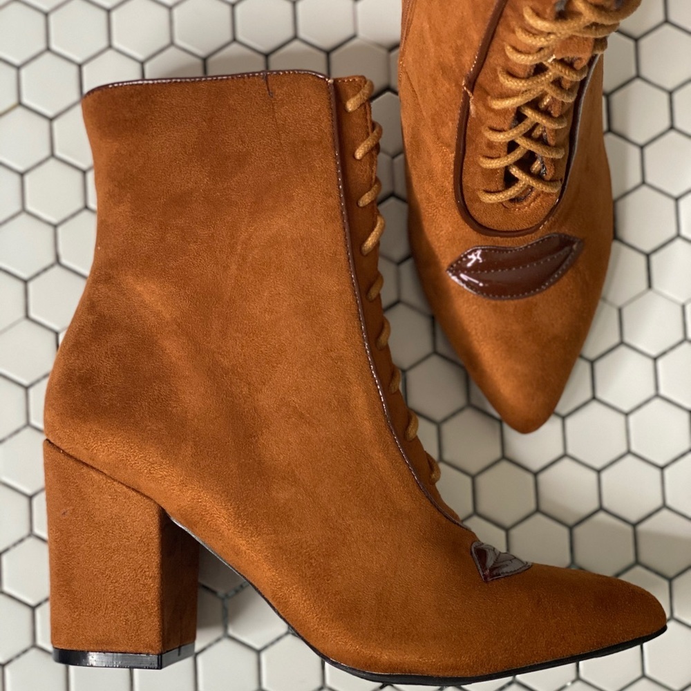 🔥🔥🔥 $10 🔥💕💕SALE New Kiss my lips bootie Black Friday